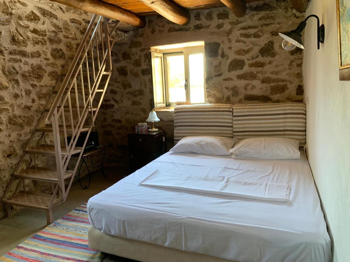 Messinian Stone House Villa Luaran gambar