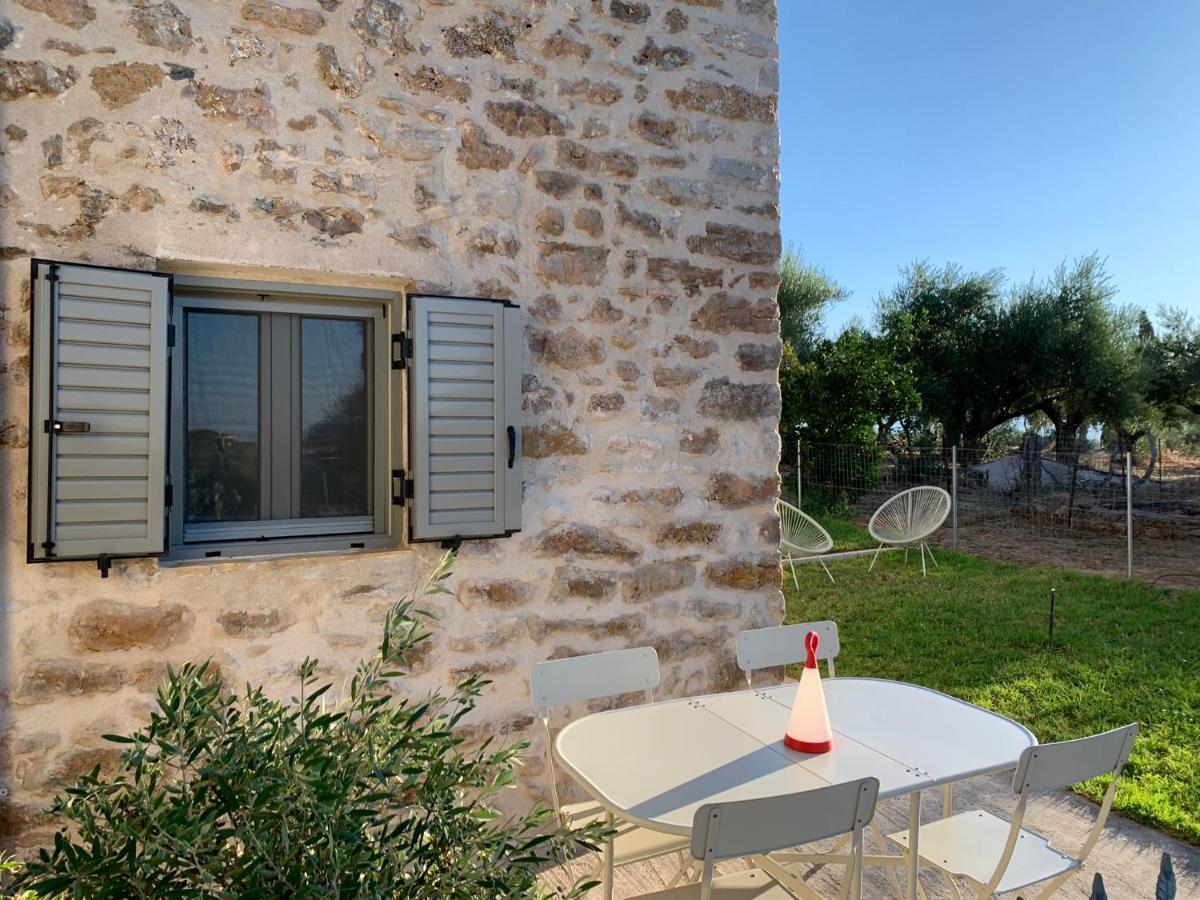 Messinian Stone House Villa Luaran gambar