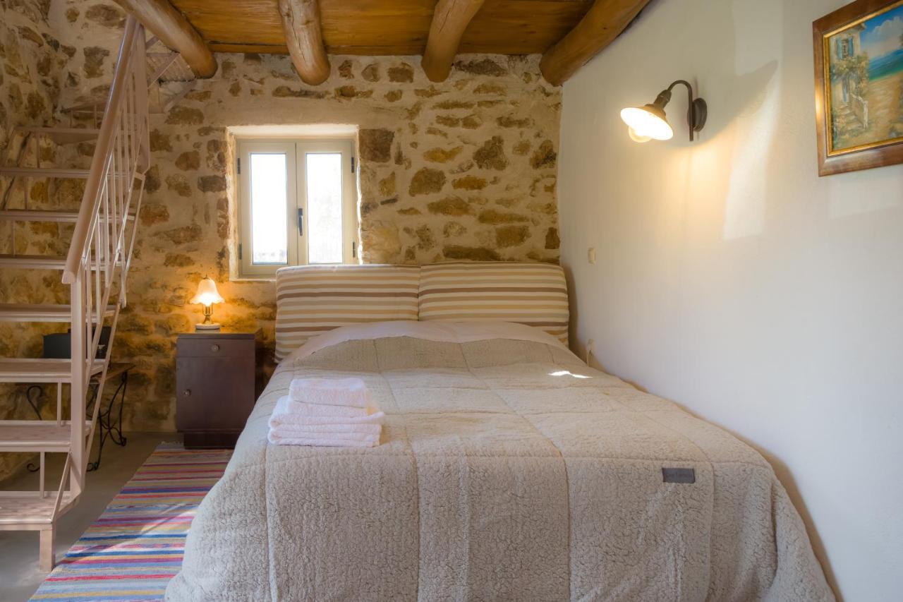 Messinian Stone House Villa Luaran gambar