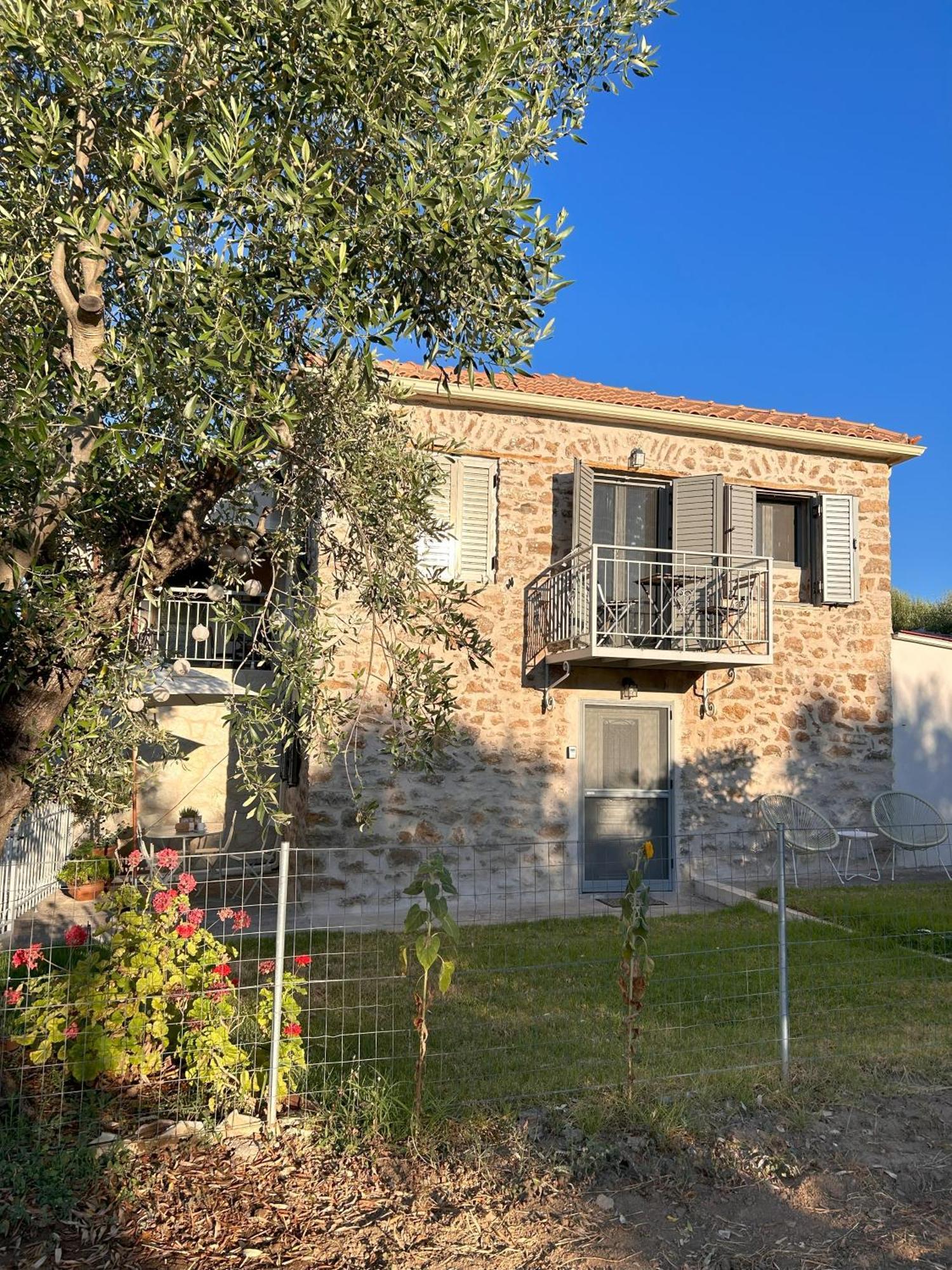 Messinian Stone House Villa Luaran gambar